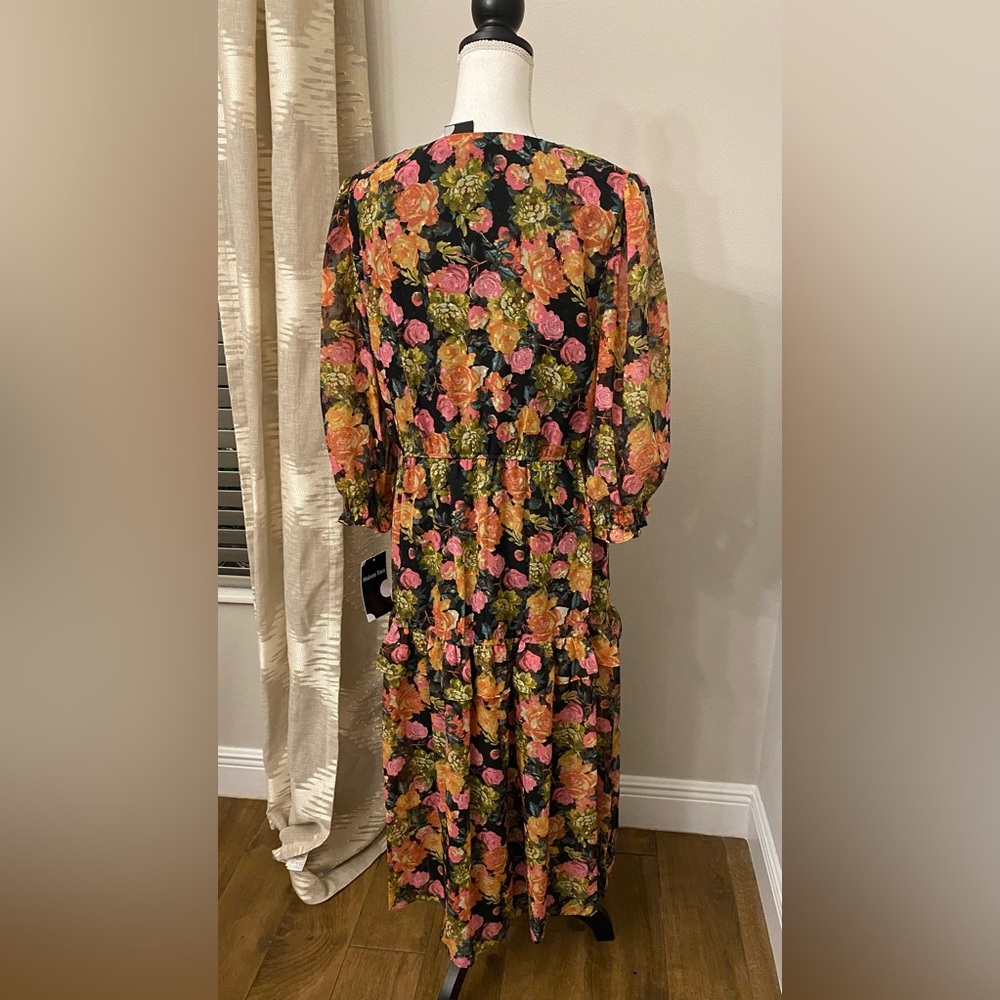 Plus Dress - Picture 7 of 9